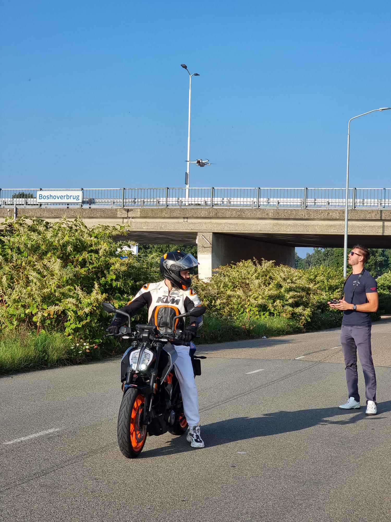 Motorrijden en drones combineren